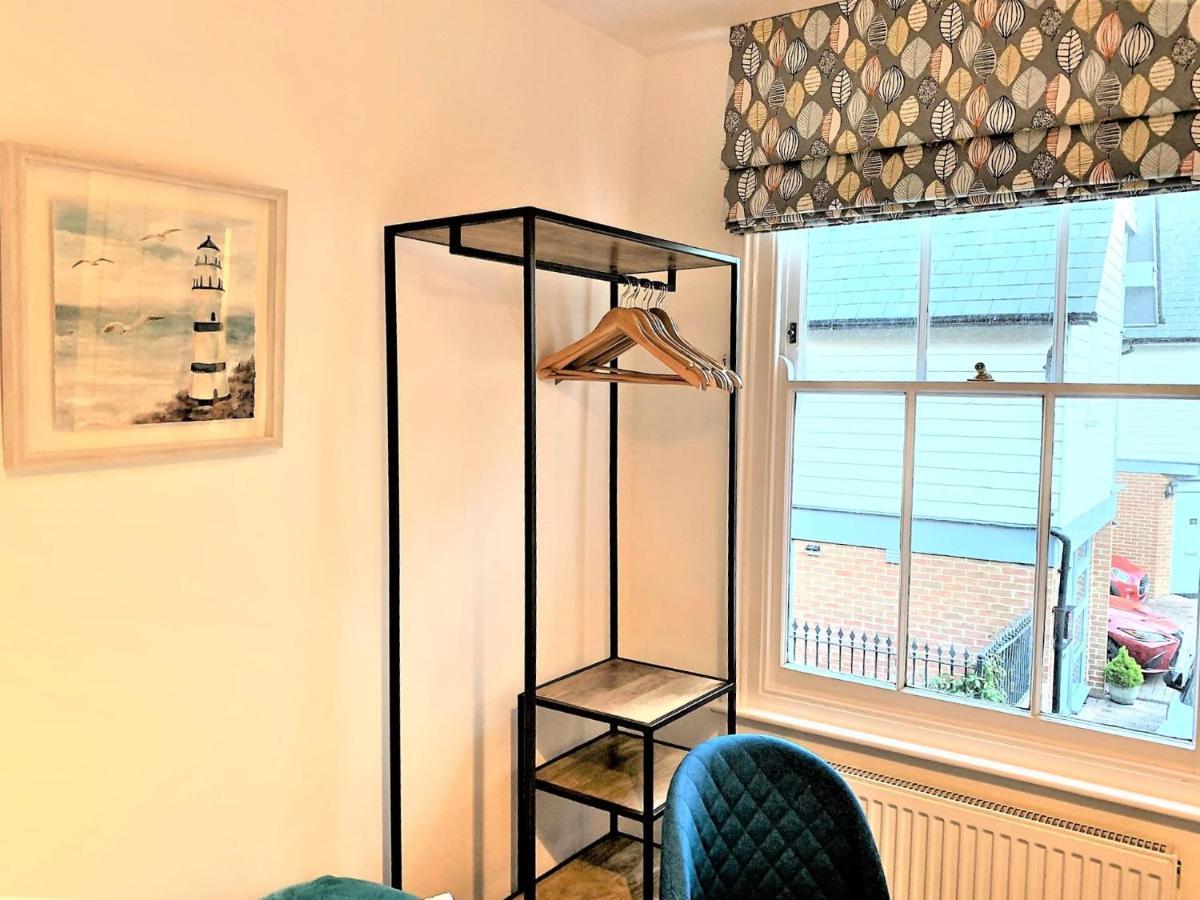 Riverside Channel5 "Holidays Homes In The Sun" Featured Central Canterbury Cottage With Free Parking Екстериор снимка
